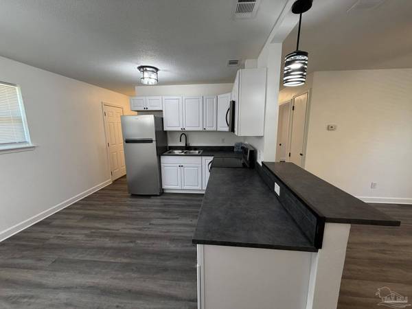 1101 Desmonde Dr, Pensacola, FL 32505