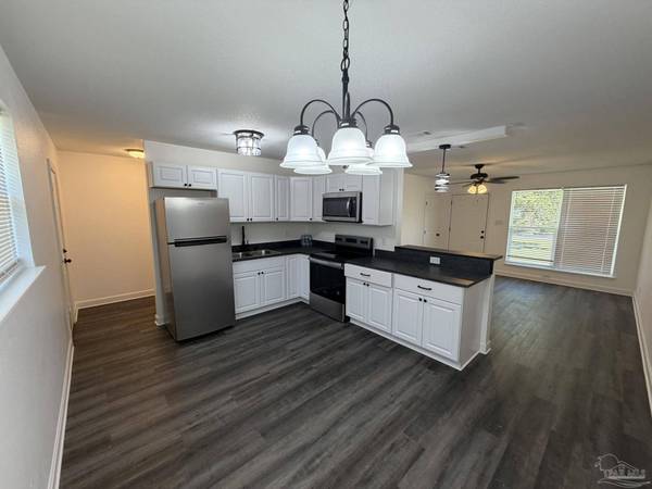 1101 Desmonde Dr, Pensacola, FL 32505
