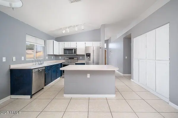 8653 W PARADISE Lane, Peoria, AZ 85382