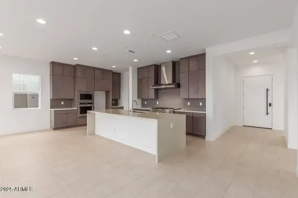 10302 E UTAH Avenue, Mesa, AZ 85212