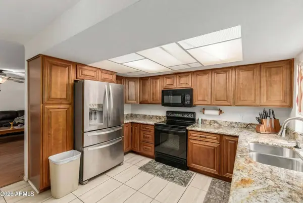 8802 N NEW WORLD Drive, Glendale, AZ 85302