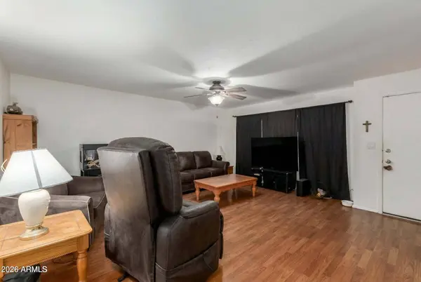 8802 N NEW WORLD Drive, Glendale, AZ 85302