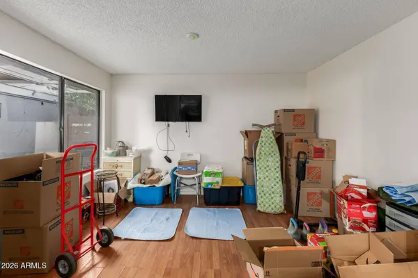8802 N NEW WORLD Drive, Glendale, AZ 85302