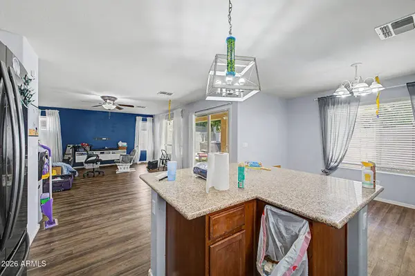 2569 S CHAPARRAL Road, Apache Junction, AZ 85119