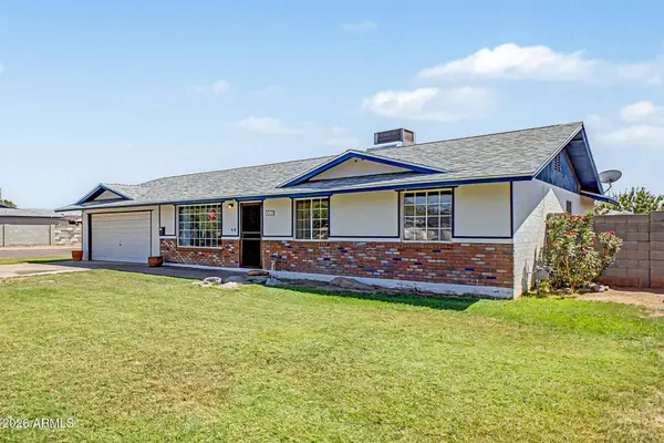 209 W IVYGLEN Street, Mesa, AZ 85201