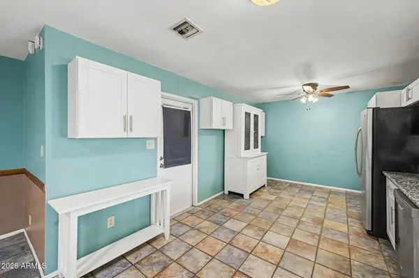 209 W IVYGLEN Street, Mesa, AZ 85201