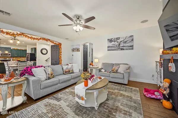 30519 N GUNDERSON Drive, San Tan Valley, AZ 85143