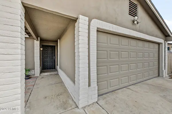 6827 W HOLLY Street, Phoenix, AZ 85035