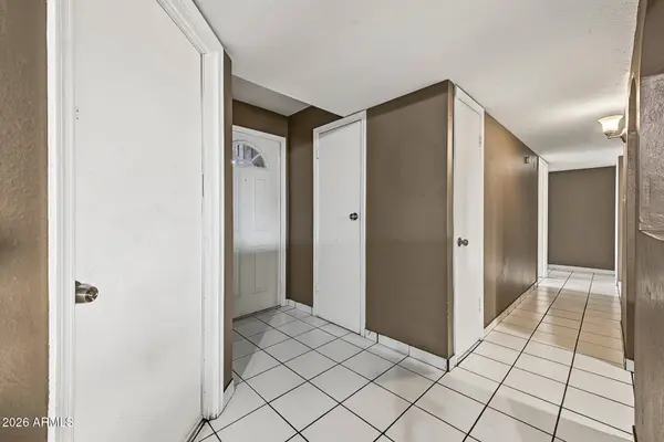 6827 W HOLLY Street, Phoenix, AZ 85035