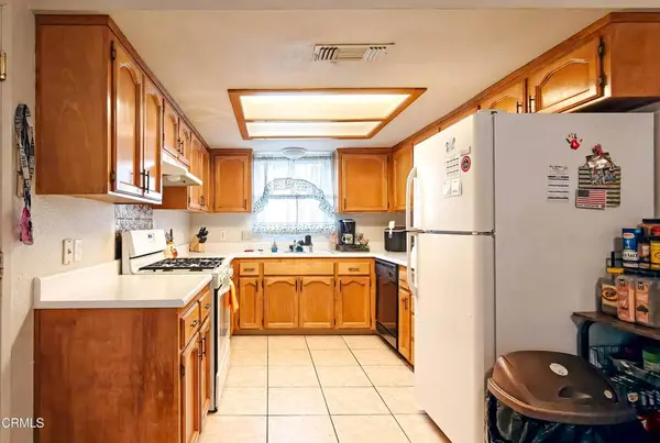 2751 Sierra Madre CT, Selma, CA 93662