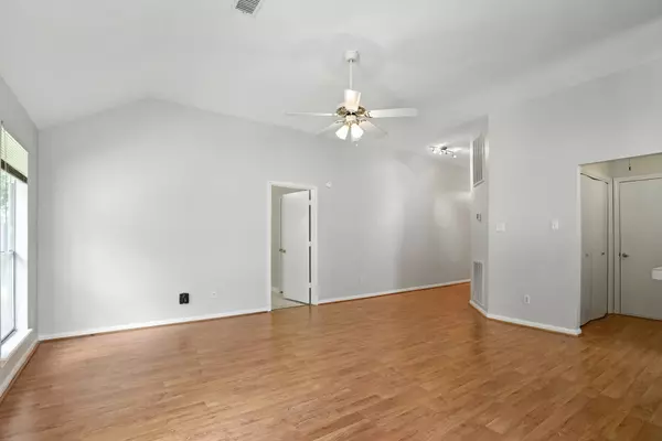 2007 Northampton DR, Conroe, TX 77303