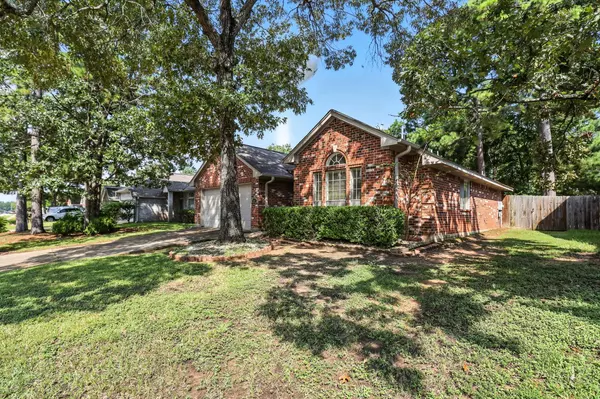 2007 Northampton DR, Conroe, TX 77303