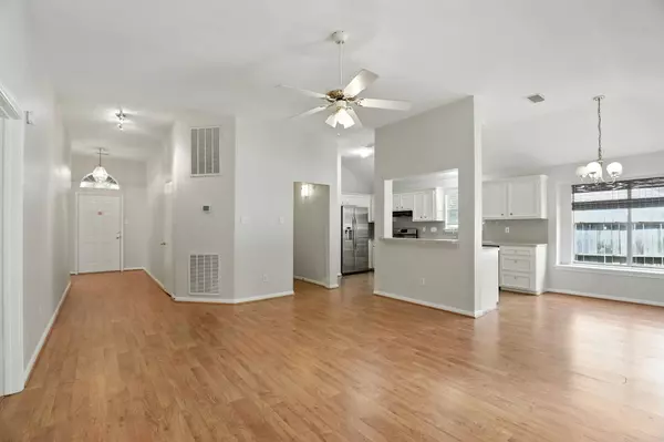 2007 Northampton DR, Conroe, TX 77303