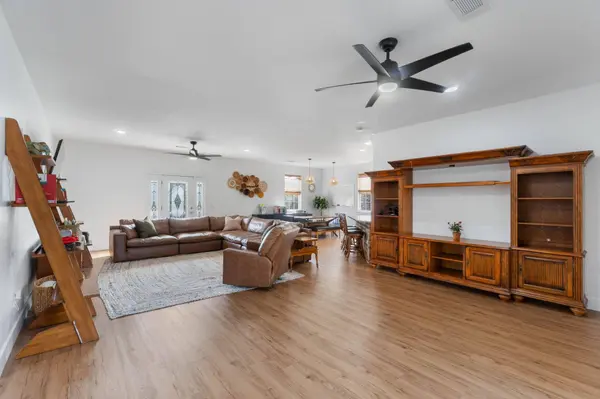 40 Hidden Lakes TRL, Defuniak Springs, FL 32433