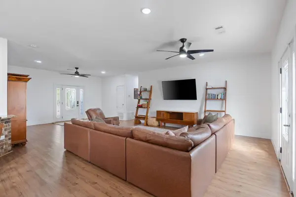 40 Hidden Lakes TRL, Defuniak Springs, FL 32433