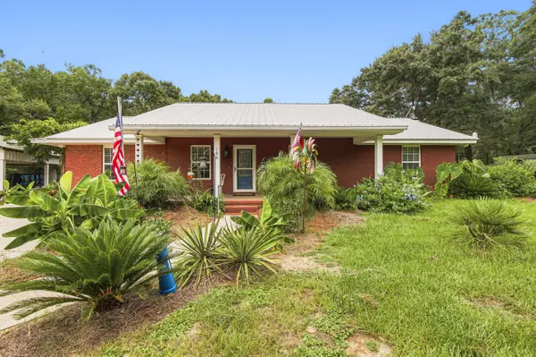 108 Hayes RD, Defuniak Springs, FL 32433