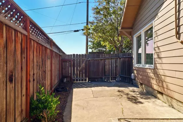640 17th AVE, Santa Cruz, CA 95062