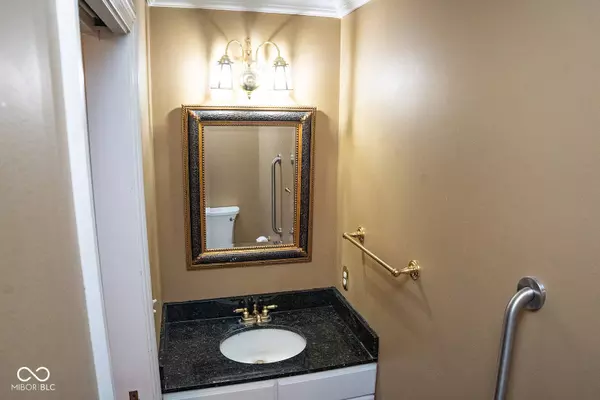 4433 Foxmoor DR, Newburgh, IN 47630