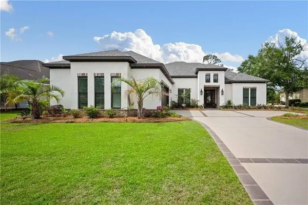 Should You Buy a Beachfront Condo or a Single-Family Home?