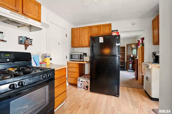 2023 LECLAIRE ST, Davenport, IA 52803