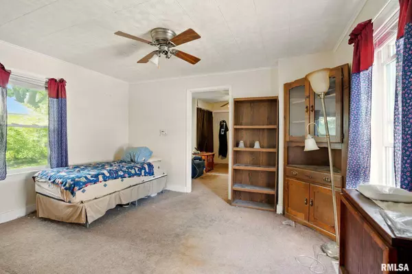 2023 LECLAIRE ST, Davenport, IA 52803