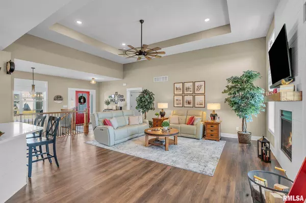 6997 MATTHEWS PASS, Bettendorf, IA 52722