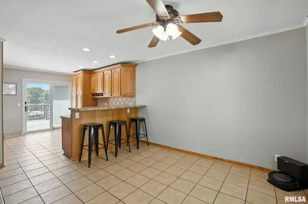 3394 CLEARWATER DR, Bettendorf, IA 52722