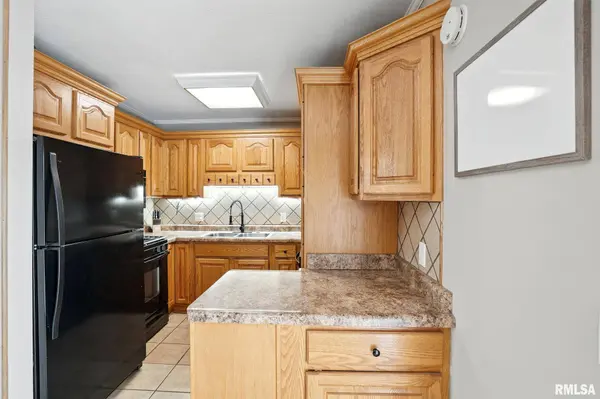 3394 CLEARWATER DR, Bettendorf, IA 52722