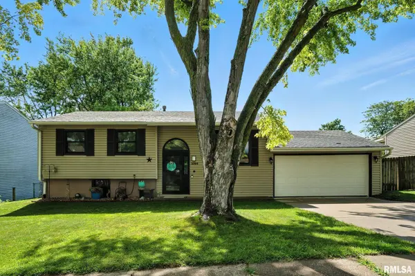 3394 CLEARWATER DR, Bettendorf, IA 52722