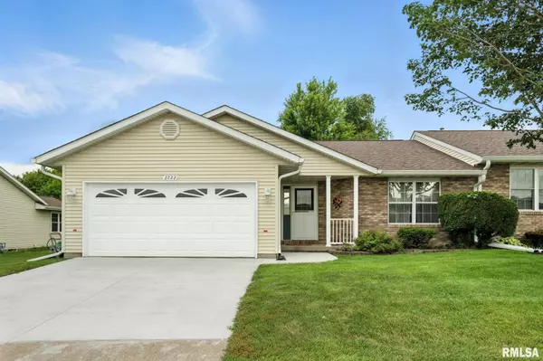 2722 LINWOOD CT #12, Davenport, IA 52806