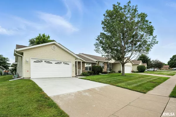 2722 LINWOOD CT #12, Davenport, IA 52806