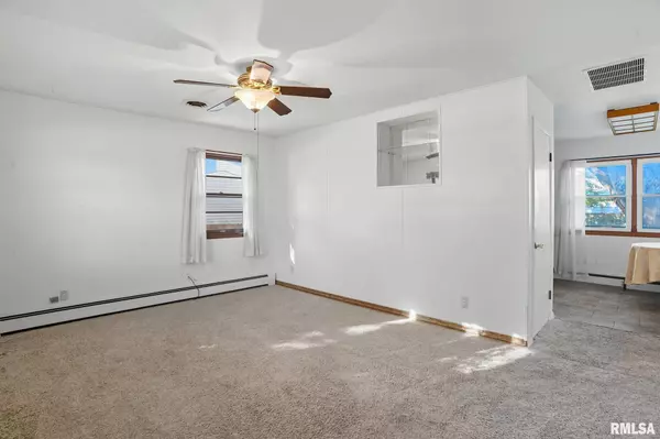 2110 N FAIRMOUNT ST, Davenport, IA 52804