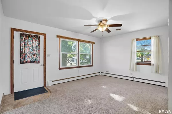 2110 N FAIRMOUNT ST, Davenport, IA 52804