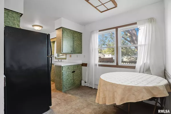 2110 N FAIRMOUNT ST, Davenport, IA 52804