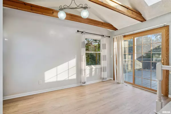 2340 OAK ST, Bettendorf, IA 52722