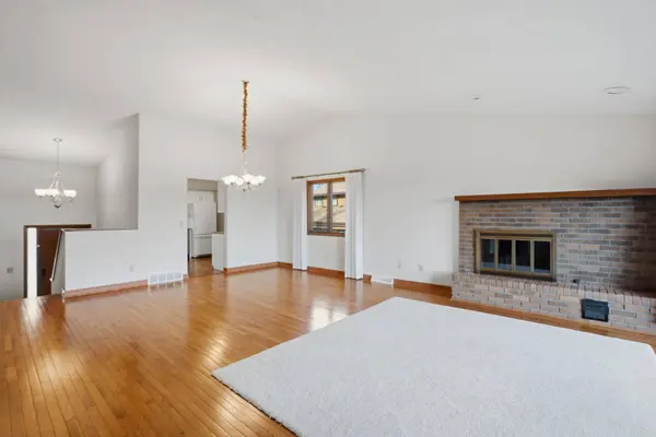 4828 6th Avenue DR, Moline, IL 61265