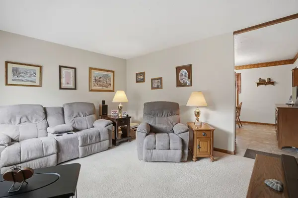 1160 32nd ST, Moline, IL 61265