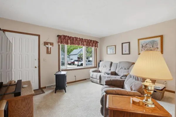 1160 32nd ST, Moline, IL 61265