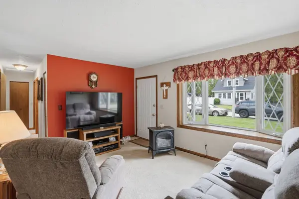 1160 32nd ST, Moline, IL 61265