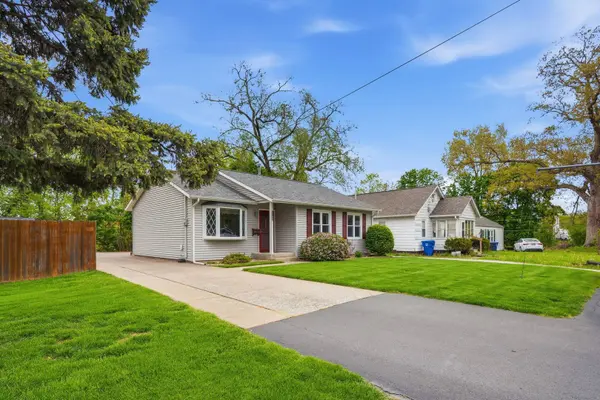 1160 32nd ST, Moline, IL 61265