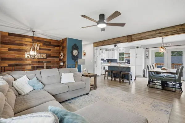 318 E PARKWAY DR, Blue Grass, IA 52726