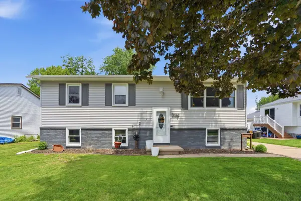 318 E PARKWAY DR, Blue Grass, IA 52726