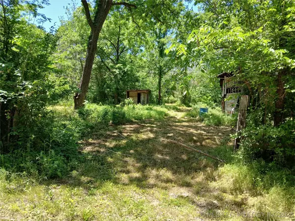 S Cedar ST, Nowata, OK 74048