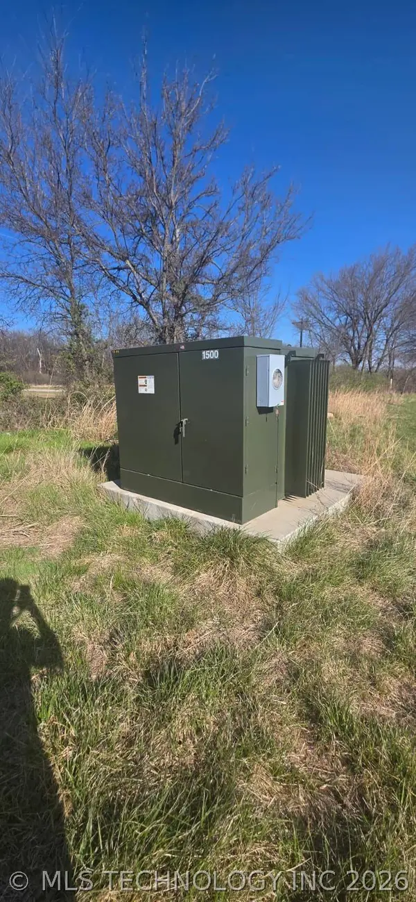 400 amp 3-phase transformer onsite - Plug and Play