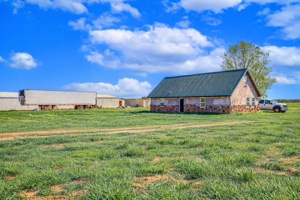 Home, Insulated Connex, and Powered/Climate Controlled Shop Included with acreage