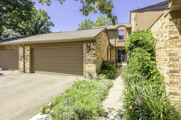 1832 Burning Bush Court, Rochester Hills, MI 48309