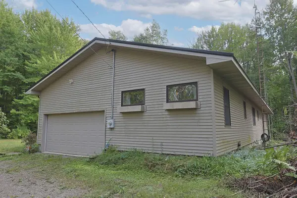 1038 E Freeland Road, Merrill, MI 48637