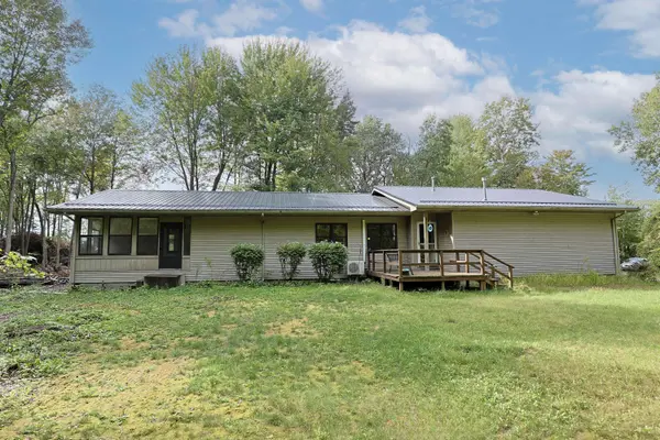 1038 E Freeland Road, Merrill, MI 48637