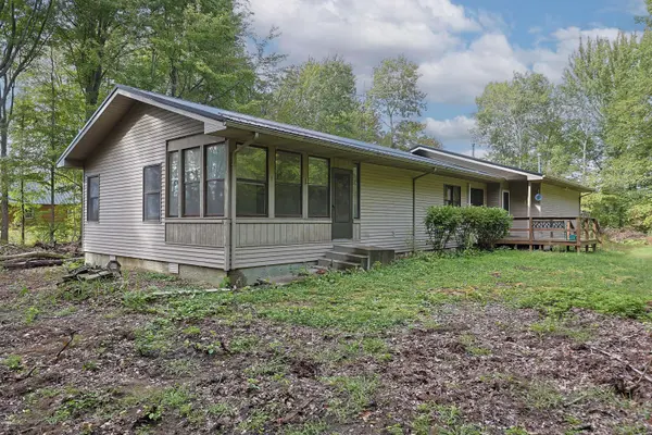 1038 E Freeland Road, Merrill, MI 48637
