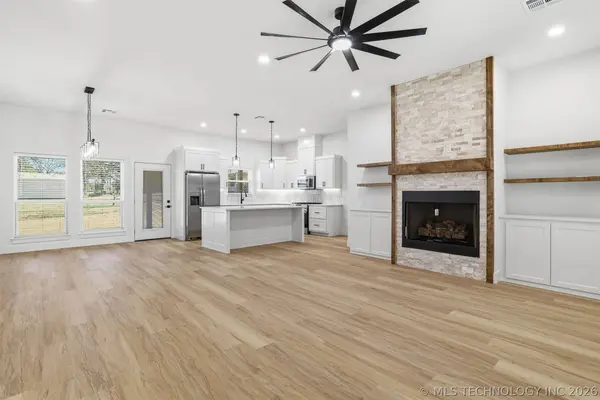 1906 Boxer LN, Durant, OK 74701